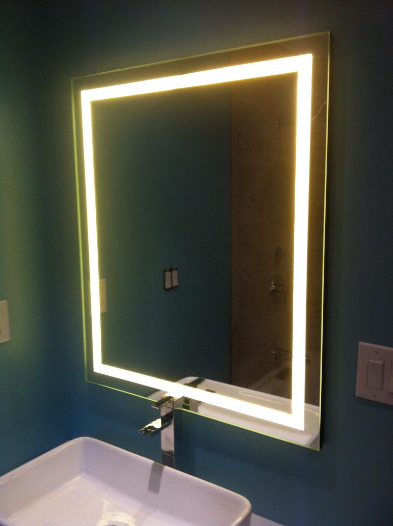 Сенсорное зеркало с подсветкой